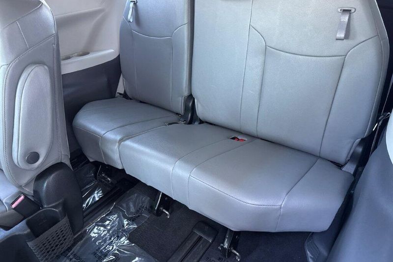 Used 2022 Toyota Sienna LimitedImage 14