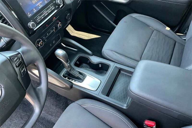 Used 2022 Nissan Frontier SVImage 17