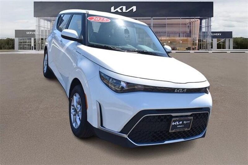 New 2025 Kia Soul LXImage 9