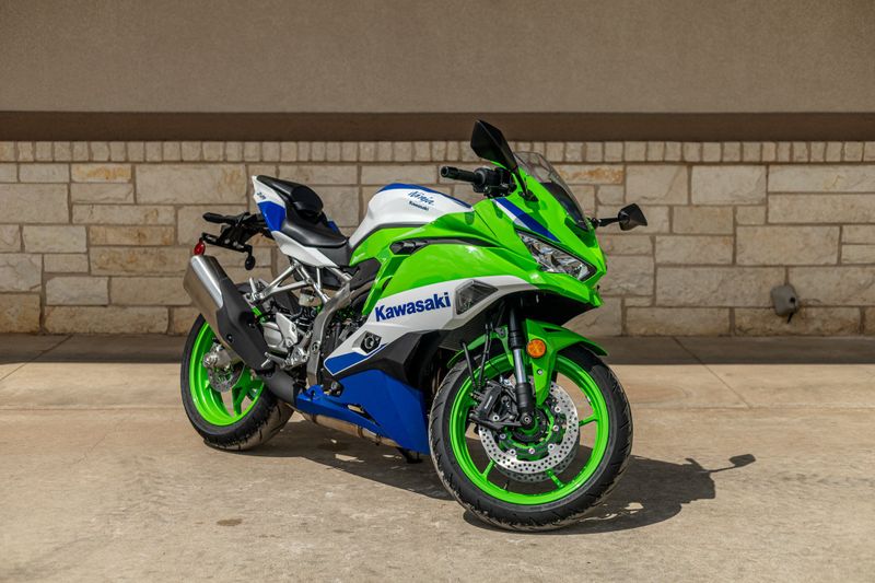 2024 KAWASAKI NINJA ZX4RR 40TH ANNIVERSARY EDITION ABS LIME GREEN AND PEARL CRYSTAL WHITE AND BLUEImage 1