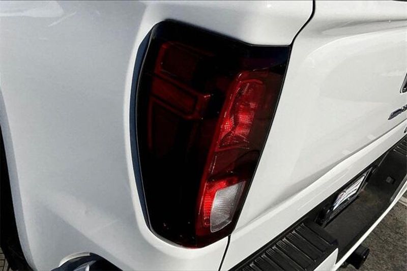 Used 2024 GMC Sierra 1500 ElevationImage 28