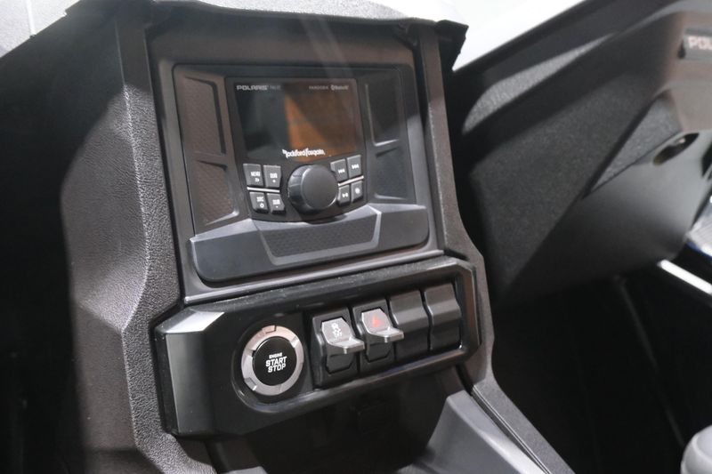 NEW 2026 POLARIS SLINGSHOT S Image 9