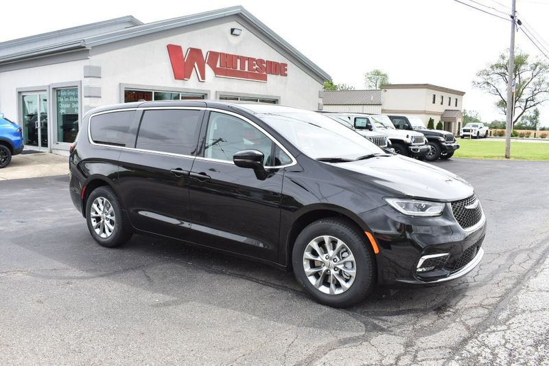 2024 Chrysler Pacifica Touring L AwdImage 6