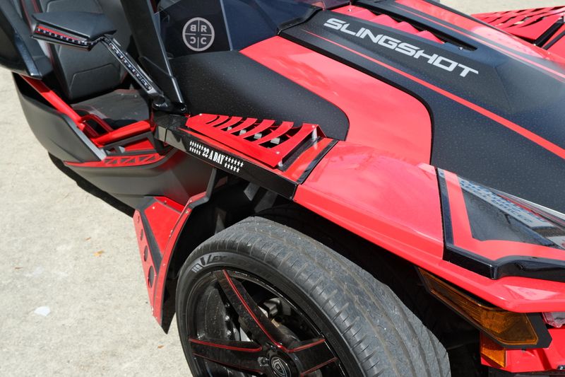2020 Polaris SLINGSHOT R BLACK AND RED Image 10