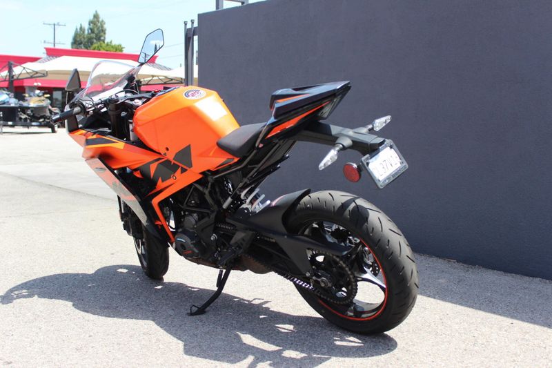 2022 KTM RC 390 Image 5