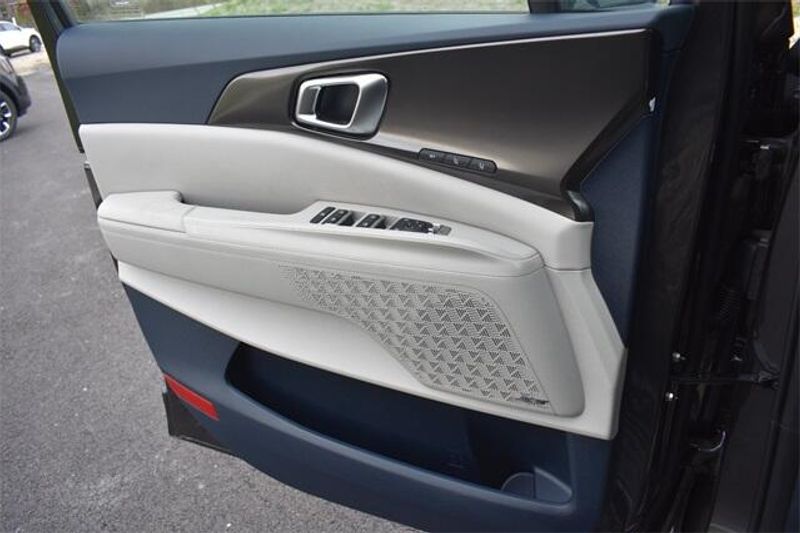 2025 Kia Carnival SX PrestigeImage 38