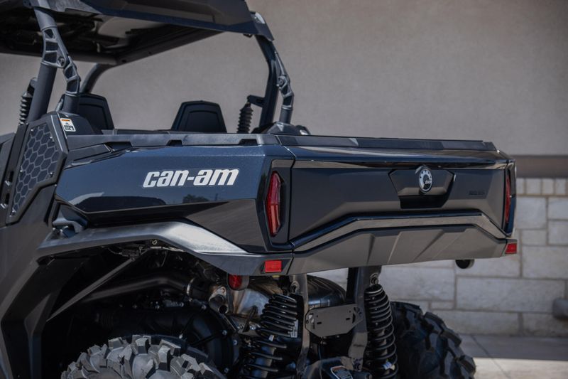 2025 Can-Am COMMANDER XT 700 TRIPLE BLACKImage 18