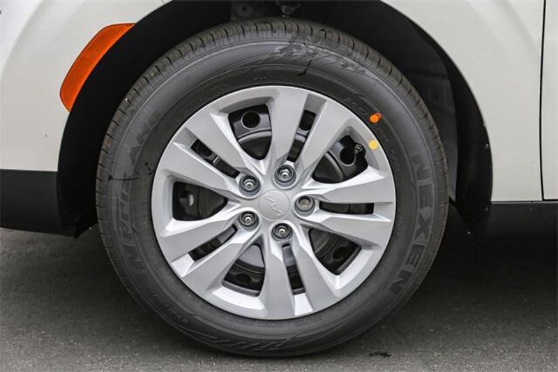2025 Kia Soul LXImage 19