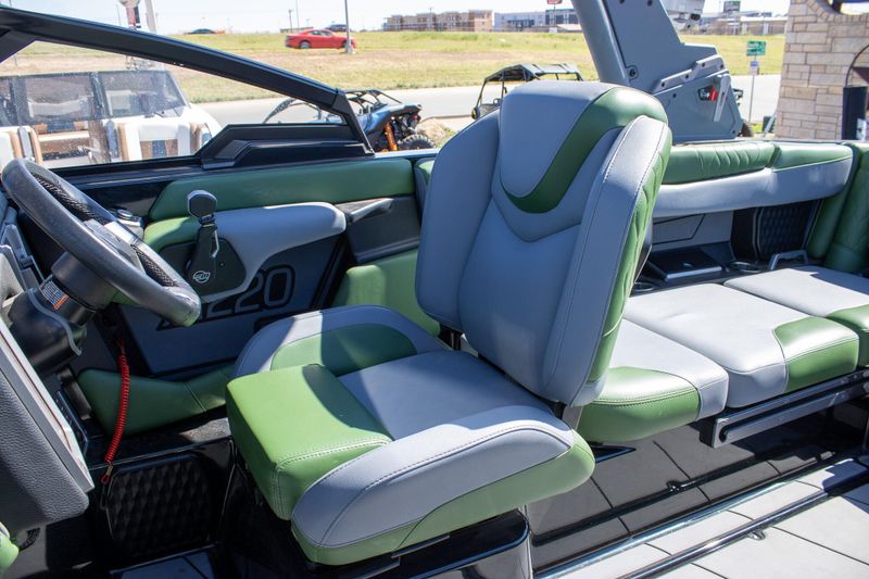 2023 MALIBU M220Image 20