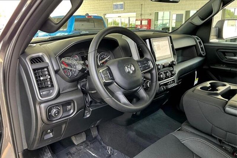 2025 RAM 1500 Tradesman Crew Cab 4x4 5