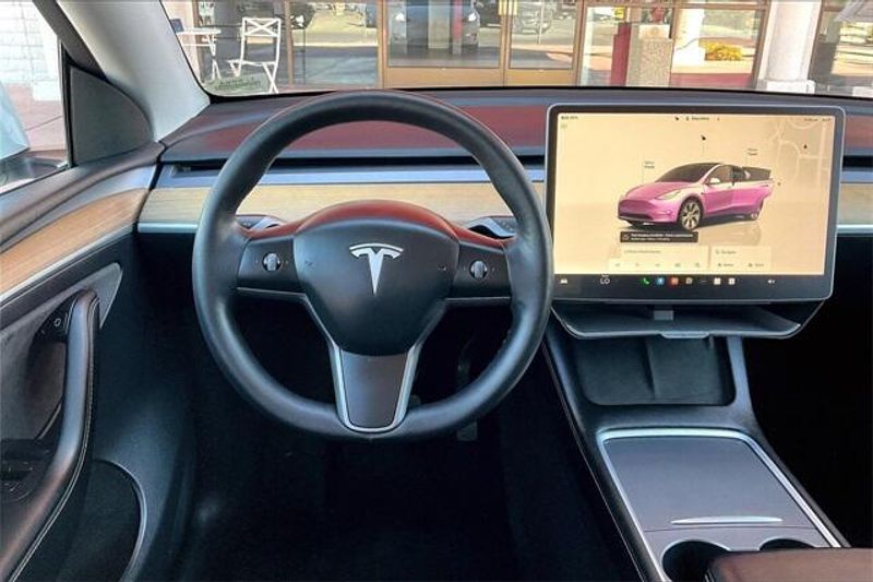 2023 Tesla Model Y Long RangeImage 4