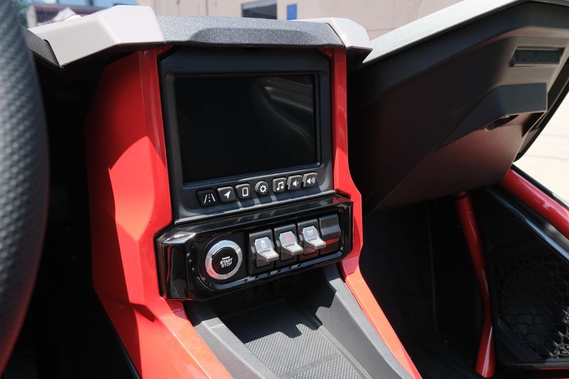NEW 2026 POLARIS SLINGSHOT R AUTODRIVE Image 18