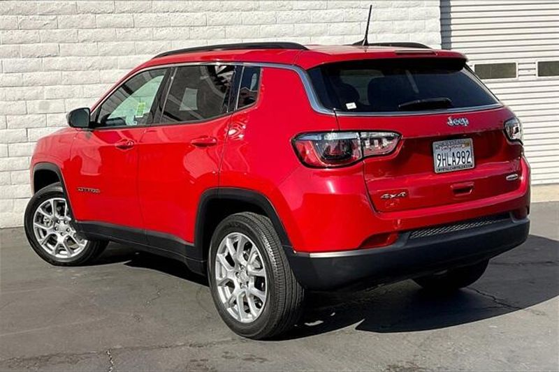 2023 Jeep Compass Latitude LuxImage 10