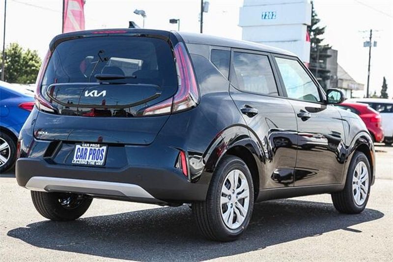 New 2025 Kia Soul LXImage 17