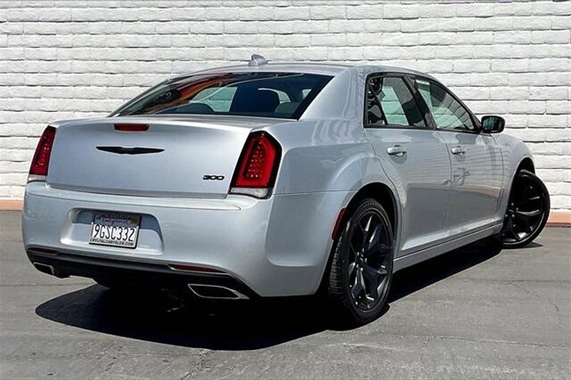 2023 Chrysler 300 TouringImage 13