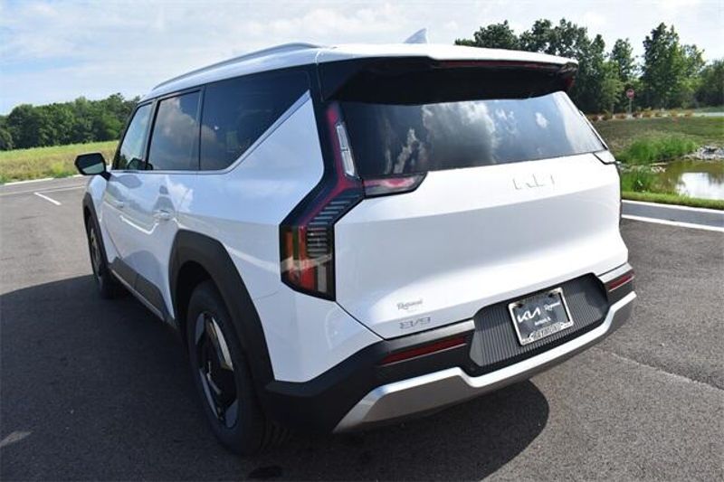 New 2026 Kia EV9 WindImage 5