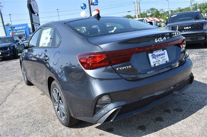 2024 Kia Forte LXSImage 6