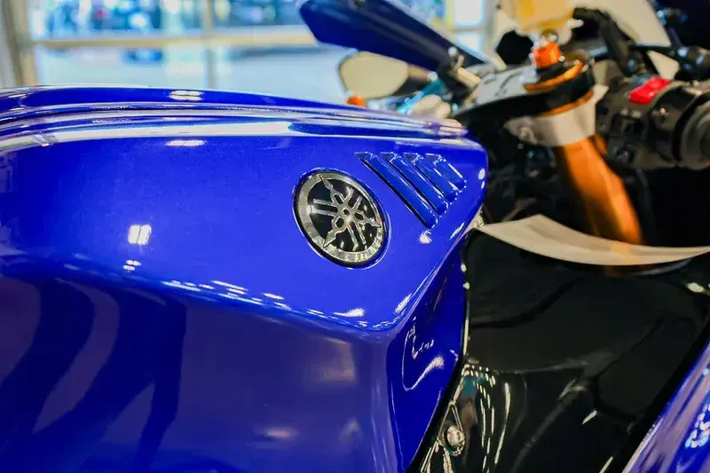 2025 Yamaha YZFR7 TEAM BLUE Image 5