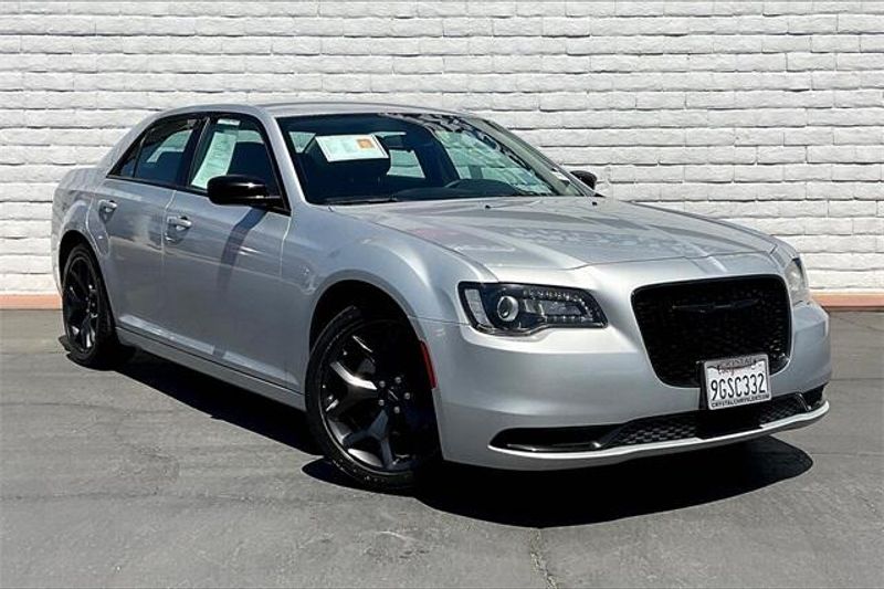 2023 Chrysler 300 TouringImage 12