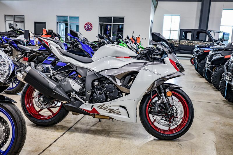 New 2025 Kawasaki NINJA ZX6R ABS Image 5