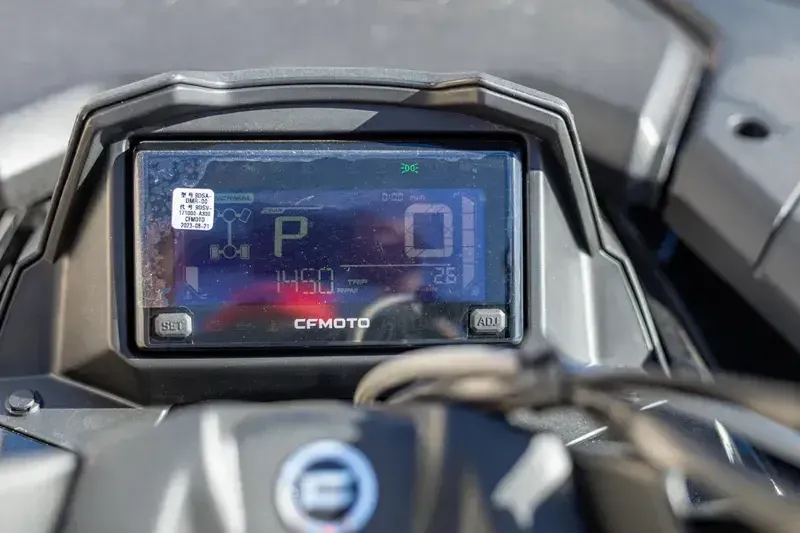 2025 CFMOTO CFORCE 600 NEBULA BLACK Image 11