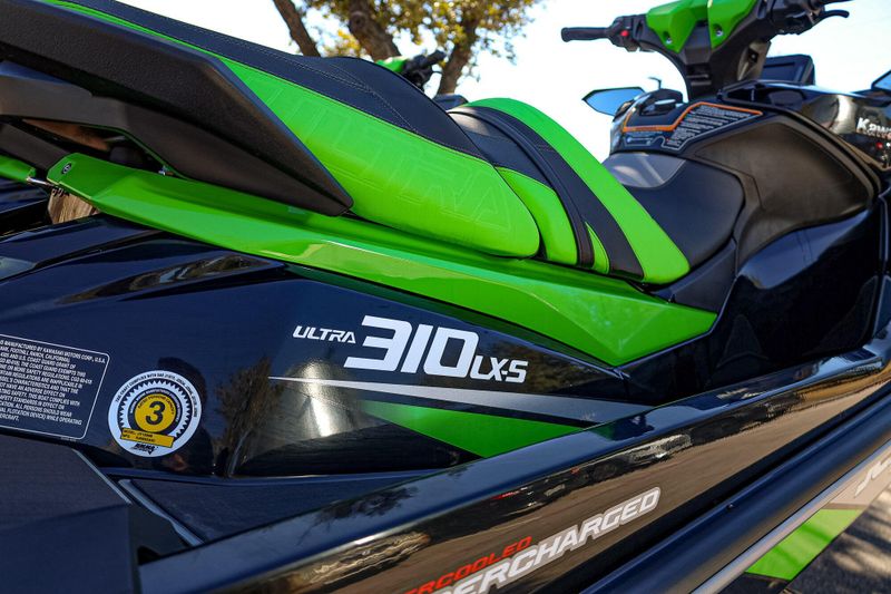 2024 Kawasaki JET SKI ULTRA 310 310LXS  BLACKGREEN Image 2