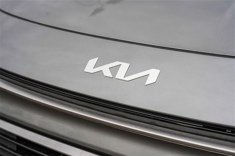 New 2025 Kia Niro EX TouringImage 17