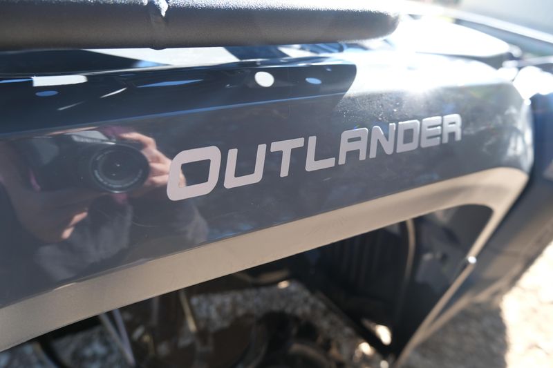 2025 Can-Am OUTLANDER DPS 700 GRANITE GRAYImage 3