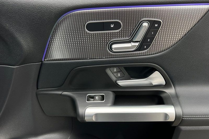 2023 Mercedes-Benz EQB 300Image 20