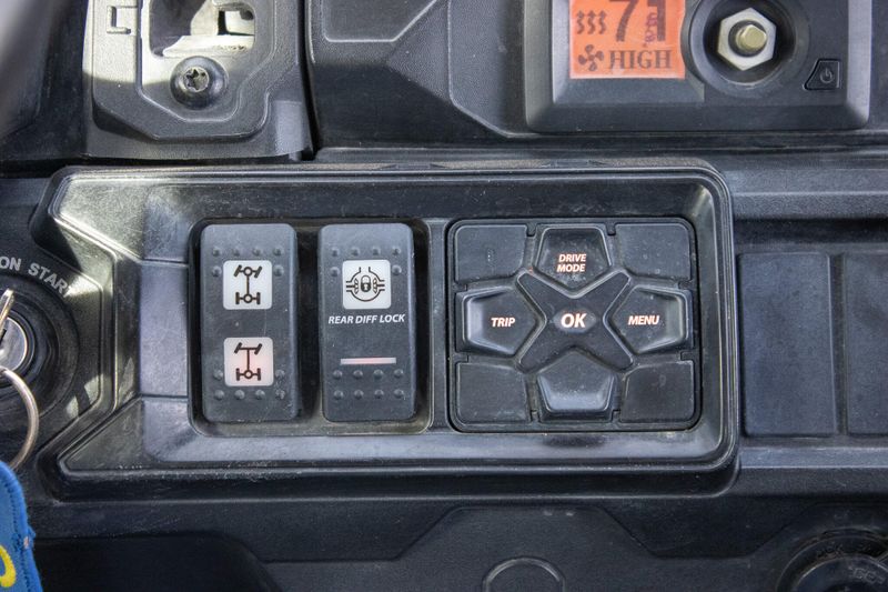 USED 2021 CAN-AM DEFENDER MAX LIMITED CAB HD10 Image 17