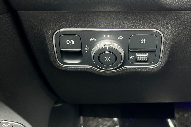 2023 Mercedes-Benz EQB 300Image 32