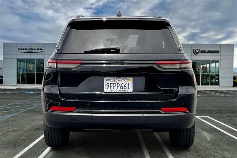 2023 Jeep Grand Cherokee AltitudeImage 3
