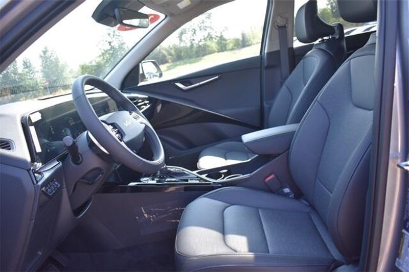 New 2025 Kia Niro SXImage 24