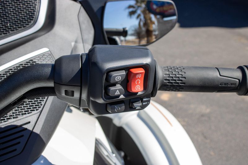 NEW 2026 CAN-AM SPYDER RT LIMITED Image 14