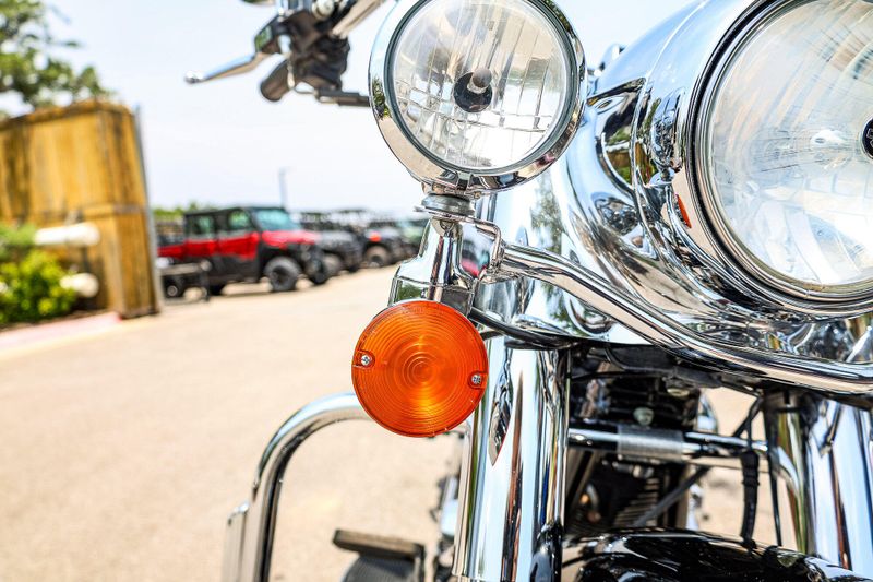 2007 HARLEY ROAD KING CLASSIC  BLACK Image 6