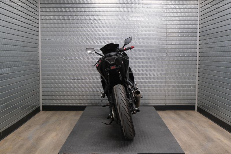 USED 2018 YAMAHA YZF-R3 Image 4