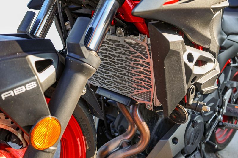 USED 2025 KAWASAKI Z500 SE ABS Image 2