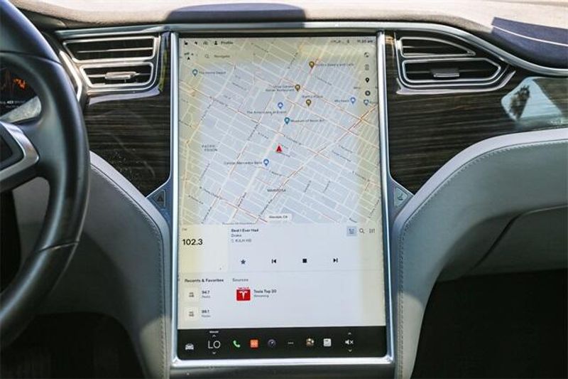 2015 Tesla Model S 70DImage 15