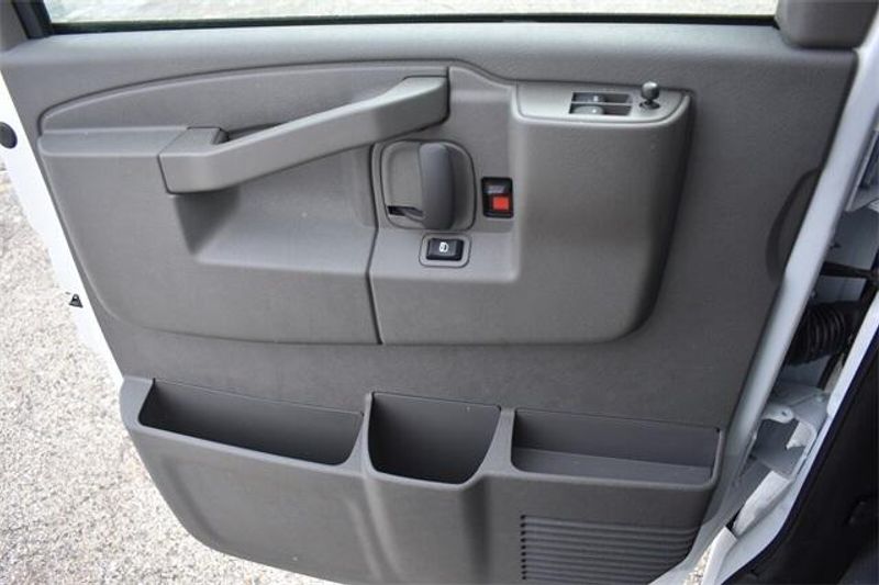 New 2025 Chevrolet Express 3500 Work VanImage 26