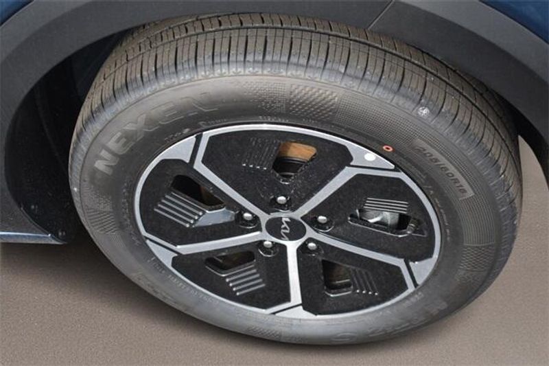 2025 Kia Niro EXImage 11