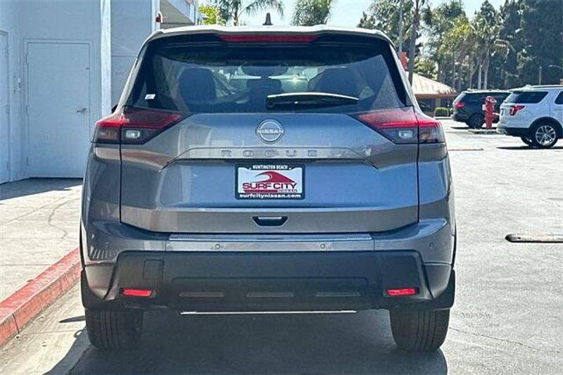 New 2025 Nissan Rogue SVImage 4