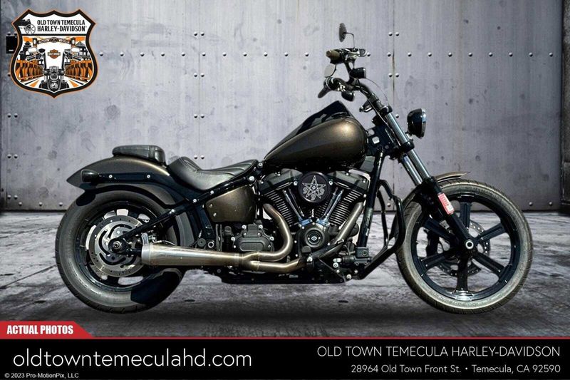 2022 Harley-Davidson Softail in a Black exterior color. BMW Motorcycles of Temecula – Southern California (951) 506-6903 bmwmotorcyclesoftemecula.com 