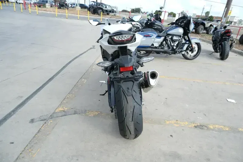 NEW 2026 HONDA CBR1000RR Image 4