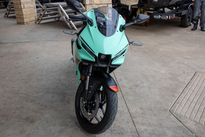 NEW 2026 YAMAHA YZFR3 ABS Image 6