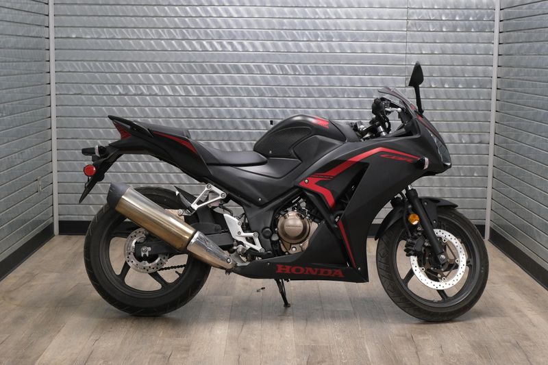 USED 2021 HONDA CBR300R Image 2