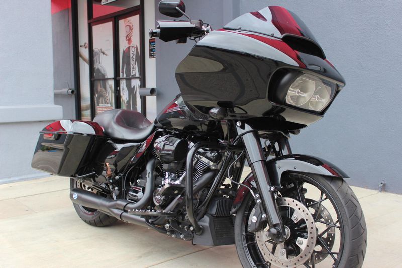 2020 Harley-Davidson Road Glide Special Image 1