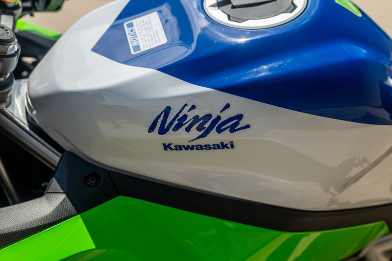 2024 KAWASAKI NINJA ZX4RR 40TH ANNIVERSARY EDITION ABS LIME GREEN AND PEARL CRYSTAL WHITE AND BLUEImage 9