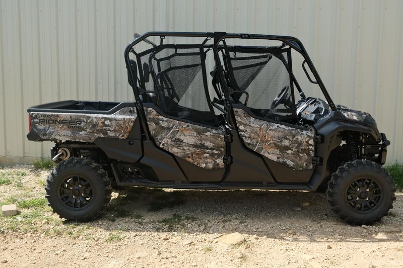 2025 Honda PIONEER 10006 DELUXE CREW TRUE TIMBER ATERA CAMO Image 2