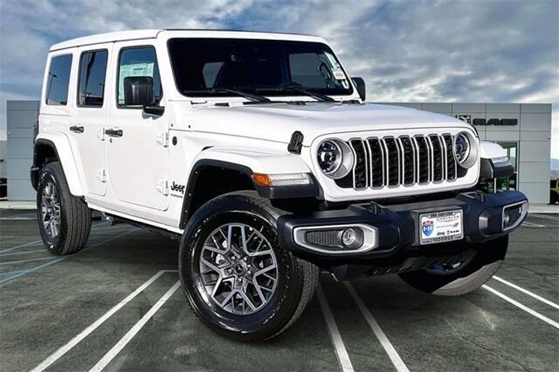 New 2025 Jeep Wrangler 4-door SaharaImage 13