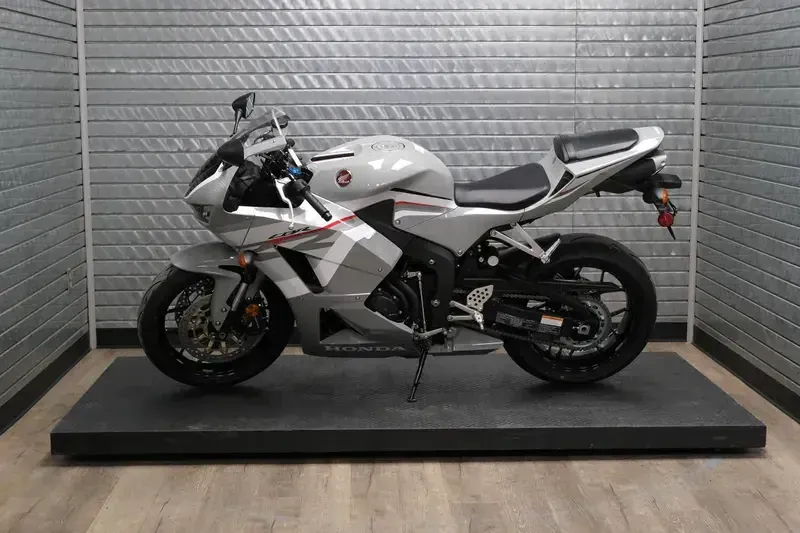 NEW 2026 HONDA CBR600RR Image 17